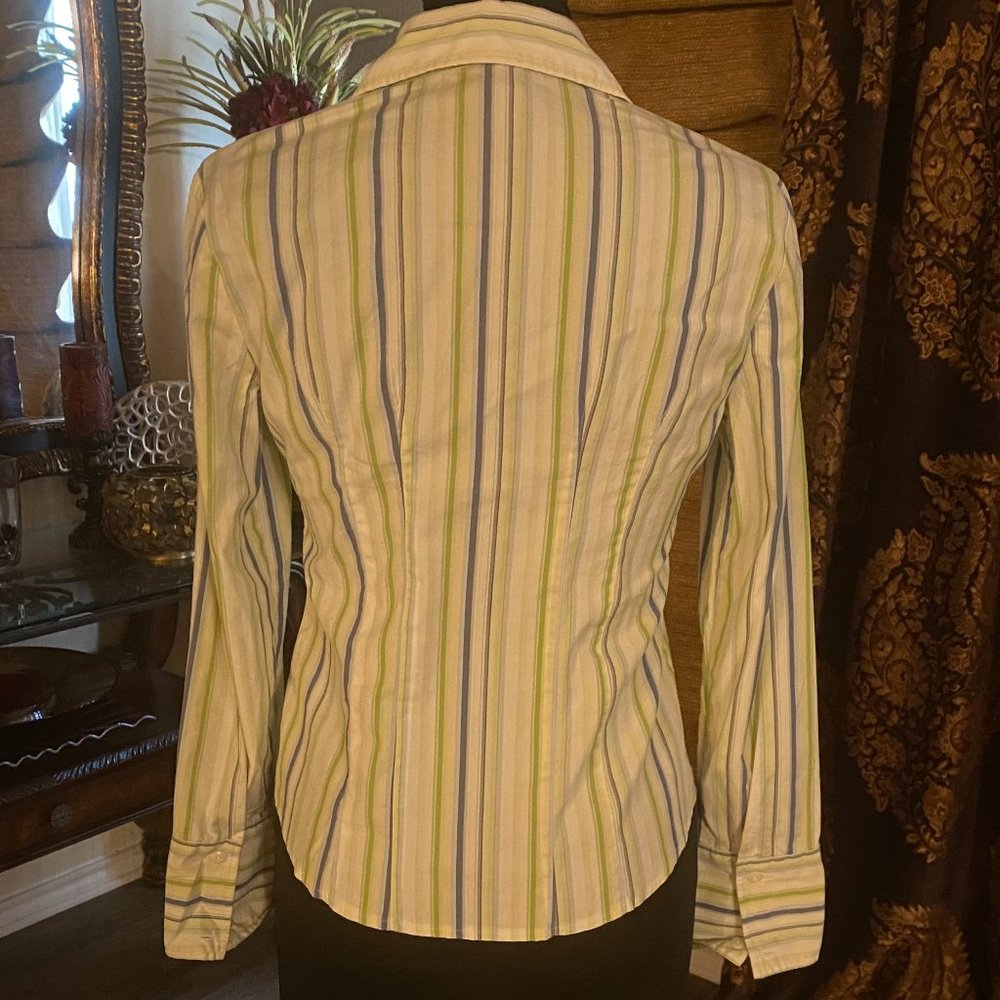 #33 Tribal-Tailored Button Down Top - Picture 2 of 6